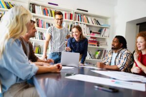 Photo Diverse team in the office