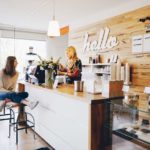 Foto Frauen im Coffeshop