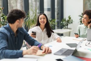 Zugehörigkeit am Arbeitsplatz: Wie Unternehmen die emotionale Bindung gezielt stärken